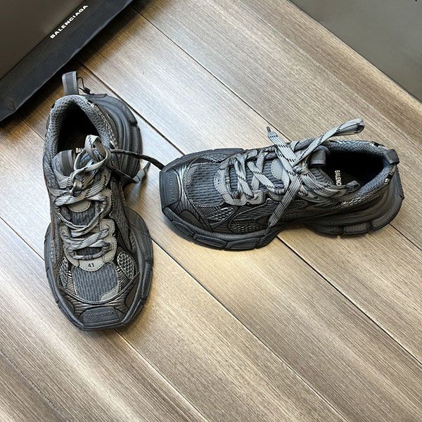 バレンシアガ SNEAKERS スニーカー 偽物 baj28588