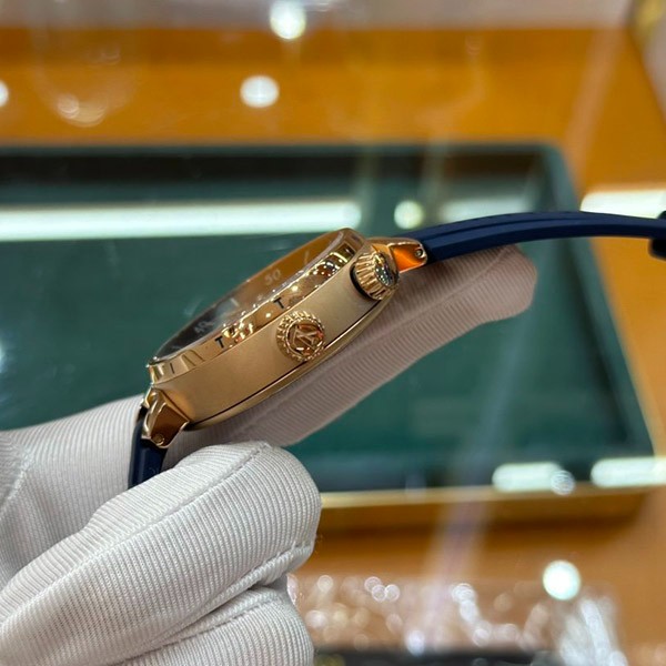 ルイヴィトン 時計 コピー タンブール オトマティック ストリート ダイバー スカイラインブルー vut22303
