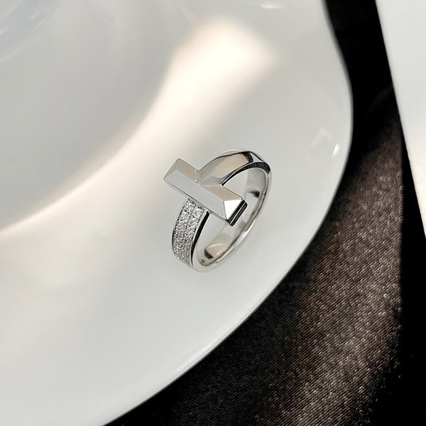 ギフトに最適 ティファニー T ワン narrow diamond リングコピー Tiv21141
