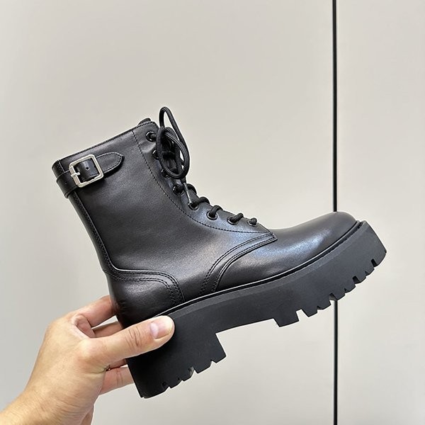 完売人気☆上品 セリーヌ バルキー レースアップブーツ コピー
