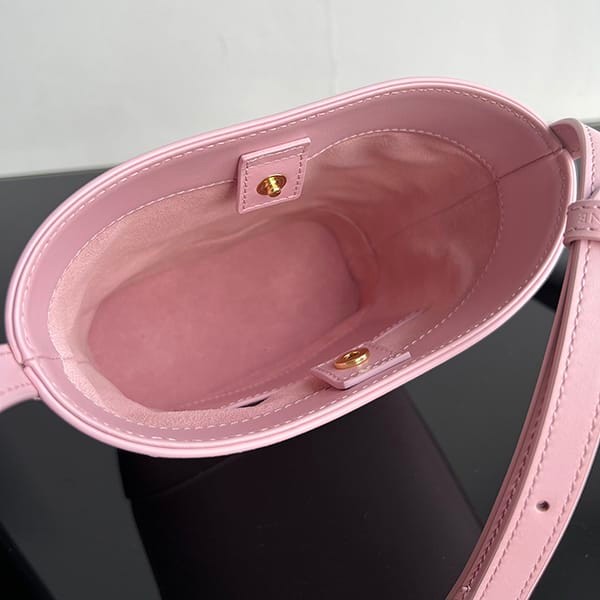 セリーヌ Cuir トリオンフ スモール バケットバッグ 偽物 Cet22618