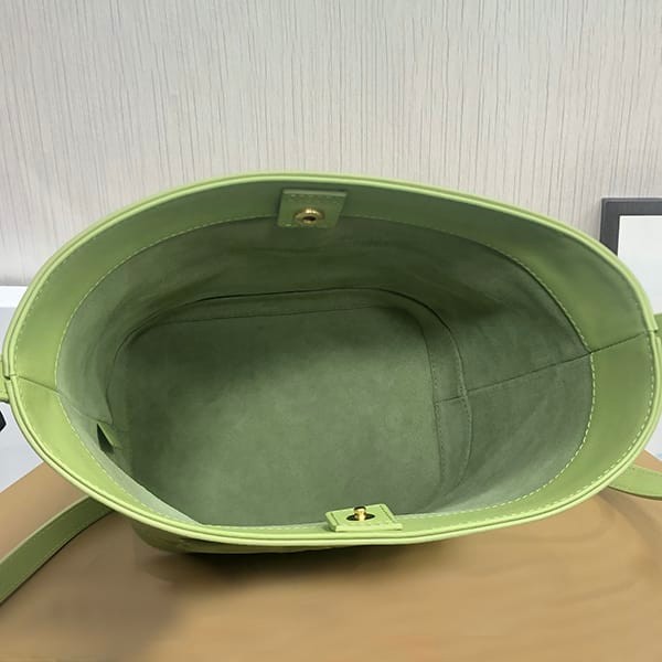 最安値挑戦セリーヌ Cuir トリオンフ 偽物 スモール バケットバッグ Cet34265