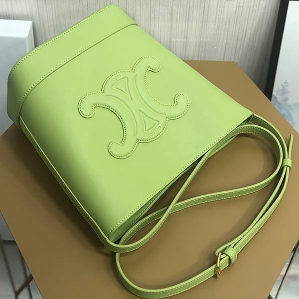 最安値挑戦セリーヌ Cuir トリオンフ 偽物 スモール バケットバッグ Cet34265