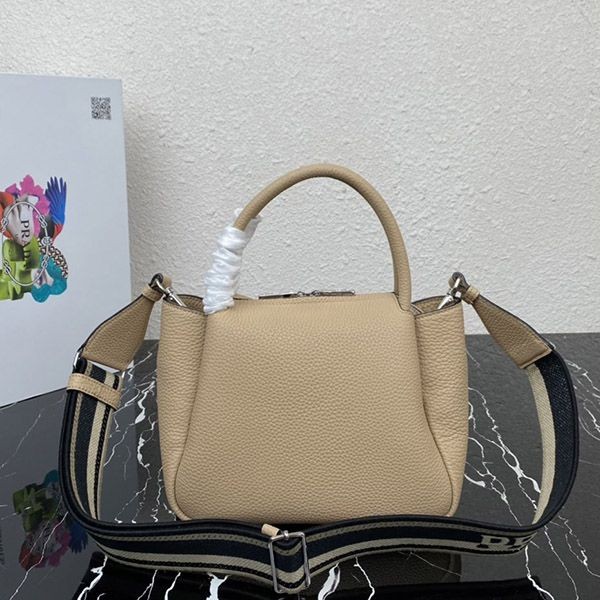 【大特価】プラダ スモール レザー ハンドバッグ 偽物 puv62684