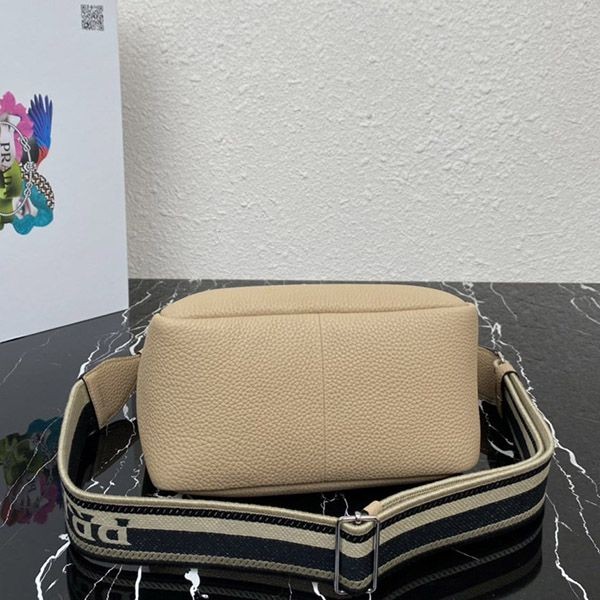 【大特価】プラダ スモール レザー ハンドバッグ 偽物 puv62684
