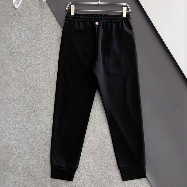 確保済み モンクレール ロゴパッチ スウェットパンツ mob03956