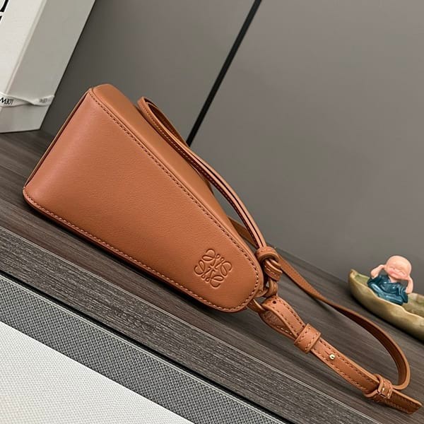 ★安心ロエベ スーパーコピー ハンモックショルダーバック lou76821