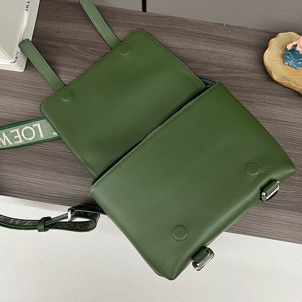 ギフトに最適ロエベ コピー ミリタリー メッセンジャーバッグ XS loc12575