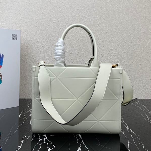 n級品 おすすめプラダ 偽物 ステッチモチーフ ラージ レザー ハンドバッグ 3サイズ puh27282