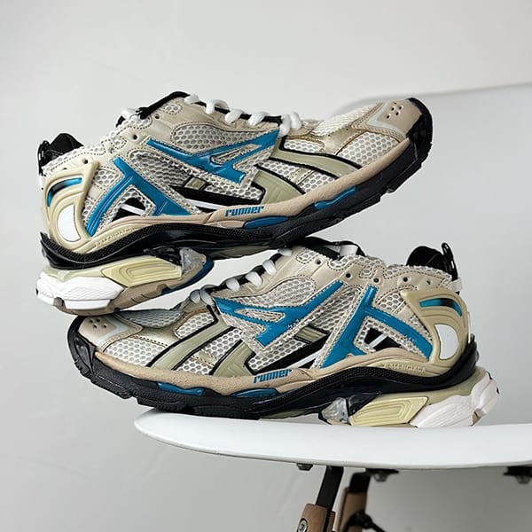 最新でオシャレバレンシアガ メッシュ&ナイロンランナースニーカー 偽物 677403W3RB39891