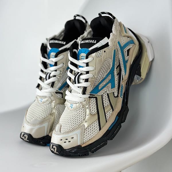 最新でオシャレバレンシアガ メッシュ&ナイロンランナースニーカー 偽物 677403W3RB39891