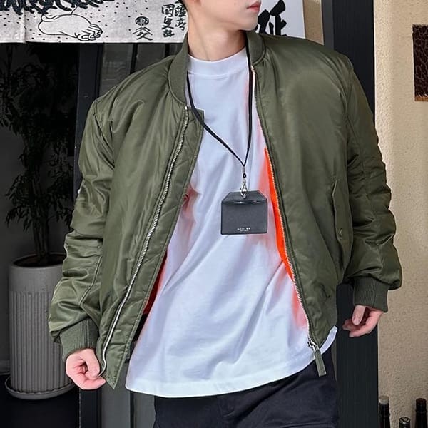 ★安心プラダ Re-Nylon クロップド ダウンジャケット 偽物 ショート SGC350