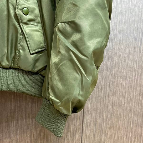 ★安心プラダ Re-Nylon クロップド ダウンジャケット 偽物 ショート SGC350