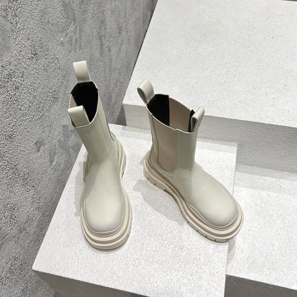 秋冬大セール ボッテガヴェネタ タイヤ ブーツ クリーム 偽物 boz06933