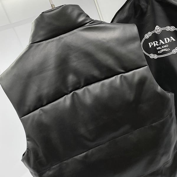 激安価格!プラダ コピー カシミヤ ショート ダウンベスト レザー pum72430
