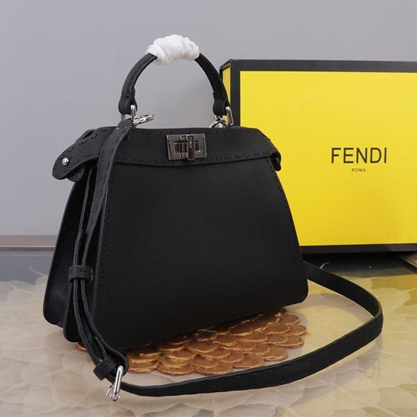 注目★フェンディ 偽物 ピーカブー ISeeU セレリア トップステッチ バッグ fed31659