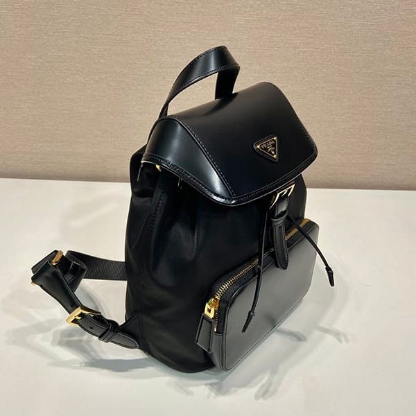 追跡付プラダ Re-Nylonとブラッシュレザーのバックパック 偽物 puc51013