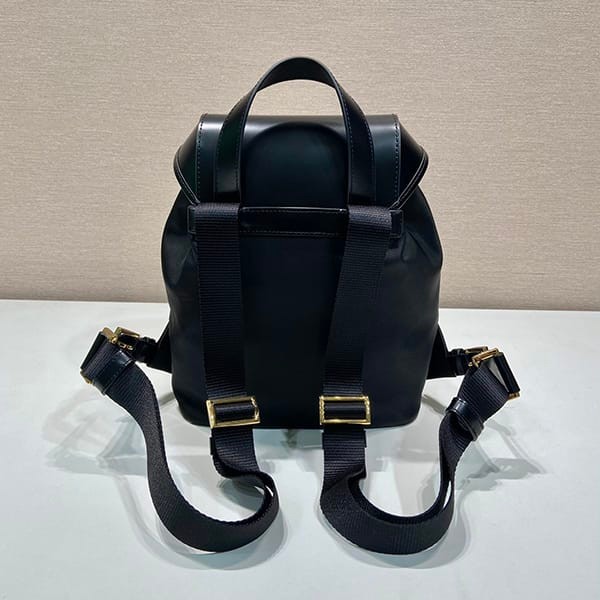 追跡付プラダ Re-Nylonとブラッシュレザーのバックパック 偽物 puc51013