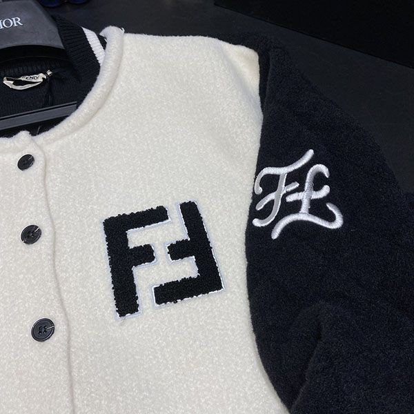 フェンディ オーバーサイズ テディジャケット 偽物 feg37628