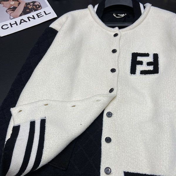 フェンディ オーバーサイズ テディジャケット 偽物 feg37628
