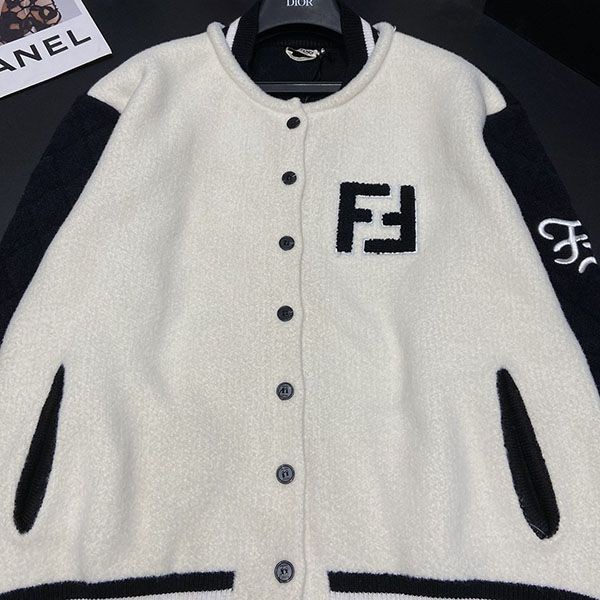 フェンディ オーバーサイズ テディジャケット 偽物 feg37628