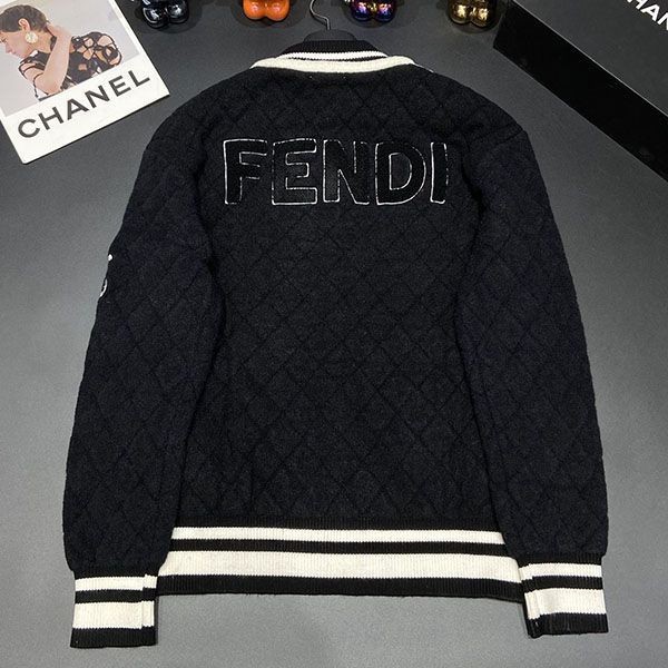 フェンディ オーバーサイズ テディジャケット 偽物 feg37628