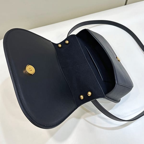 フェンディ 偽物 カモン ミディアム レザー バッグ 8BT366A
