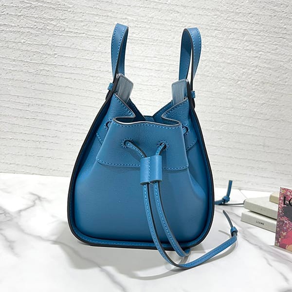 最新でオシャレロエベ ハンモック コピー ドローストリング ショルダーバッグ lon00067