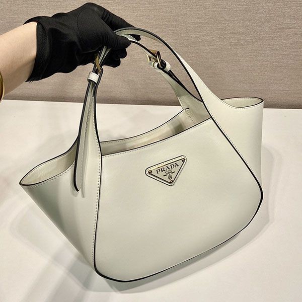 使い勝手良し プラダ ミディアム レザー トートバッグ コピー puv64586