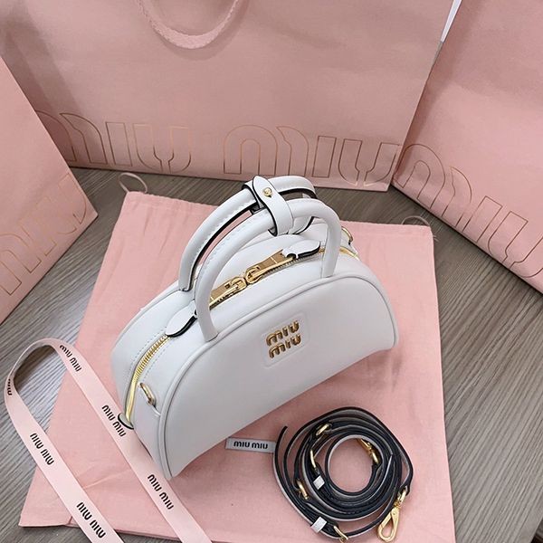 目を惹くカラー ミュウミュウ レザー トップハンドルバッグ myx33314