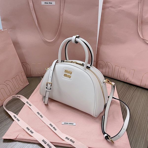 目を惹くカラー ミュウミュウ レザー トップハンドルバッグ myx33314