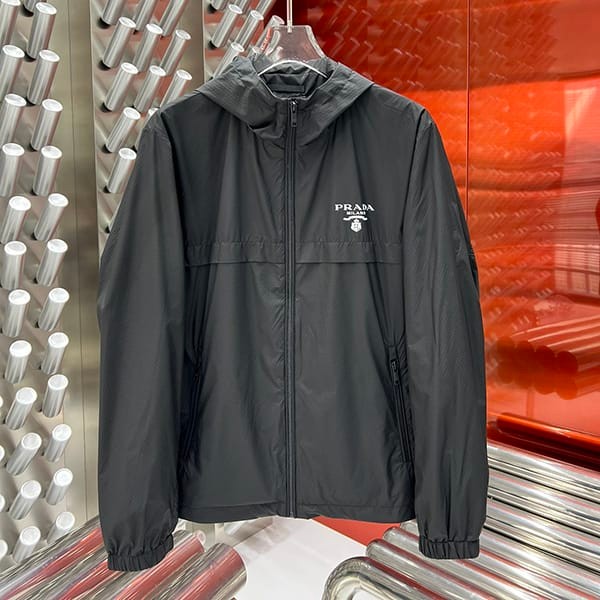 プラダ n級品 Re-Nylon ウィンドブレーカー ジャケット puy15322