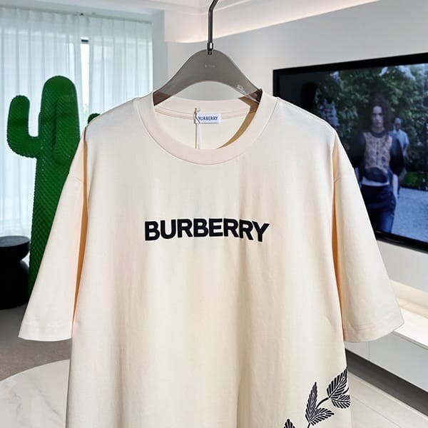 完売必至バーバリー ロゴプリントTシャツ パチモン 2色 Baz49099