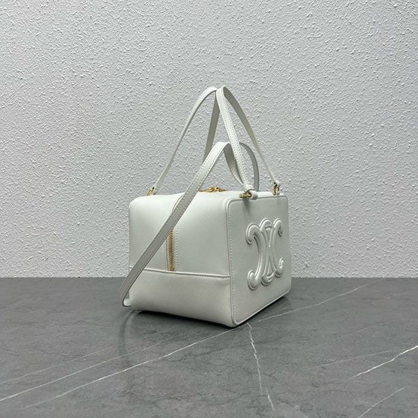 大人気!セリーヌ カーフスキン フォールドキューブバッグ Ceu58569