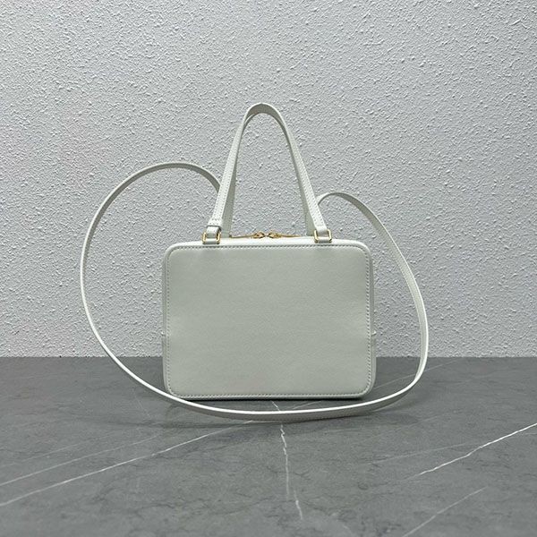 大人気!セリーヌ カーフスキン フォールドキューブバッグ Ceu58569