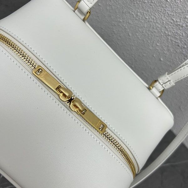 大人気!セリーヌ カーフスキン フォールドキューブバッグ Ceu58569