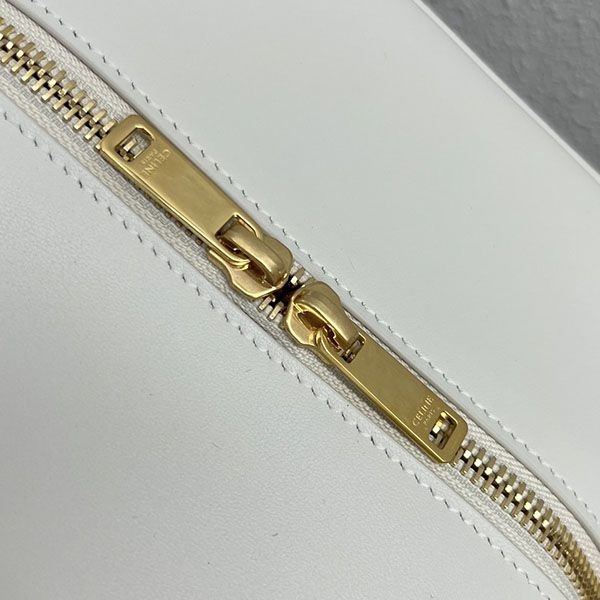 大人気!セリーヌ カーフスキン フォールドキューブバッグ Ceu58569