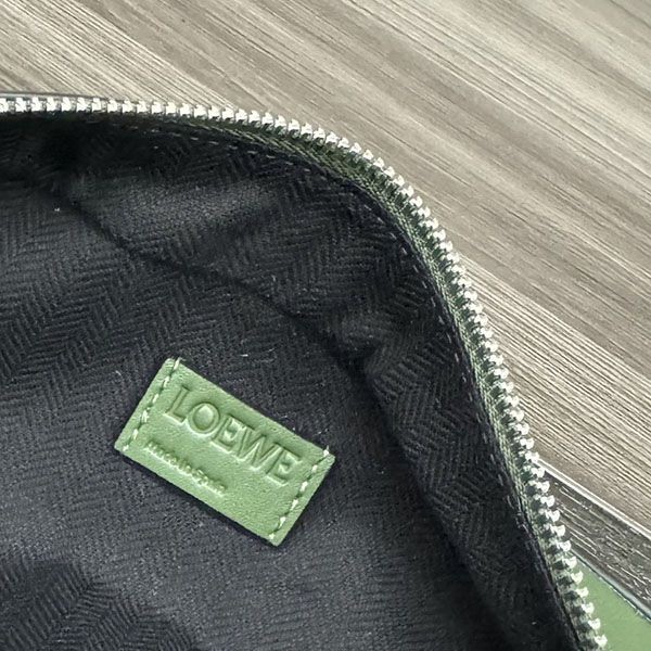 激安価格!ロエベ カーフスキン コンバーチブル スリングバッグ lol43714