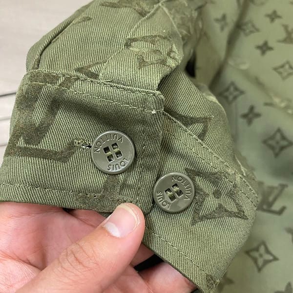絶対欲しい!ルイヴィトン n級品 モノグラムコットンオーバーシャツ vuj00900