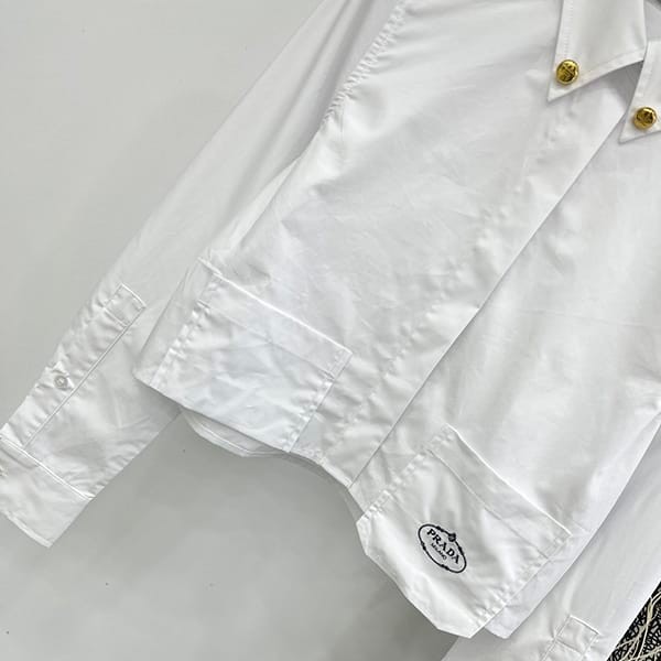 【使い勝手抜群】プラダ ストライプ クロップド ボタンダウン シャツ パロディ puo96018