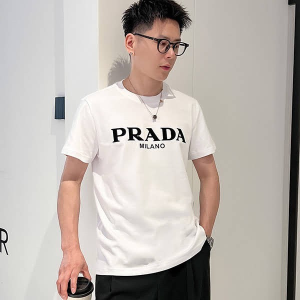 プラダ ロゴ半袖Tシャツ スーパーコピー pug52384