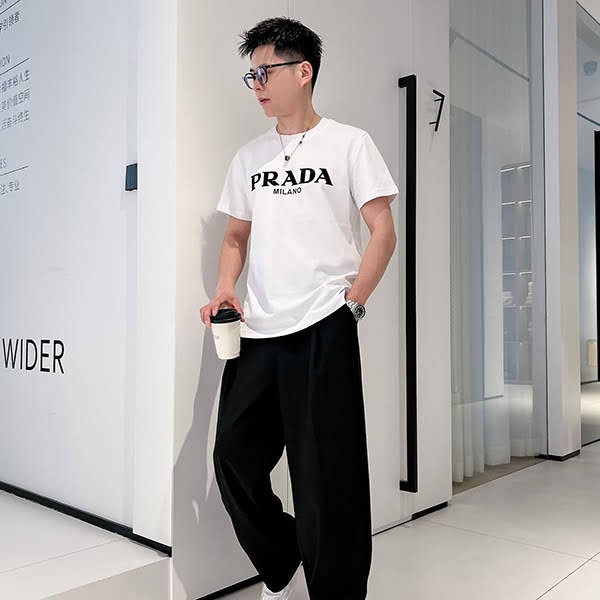 プラダ ロゴ半袖Tシャツ スーパーコピー pug52384