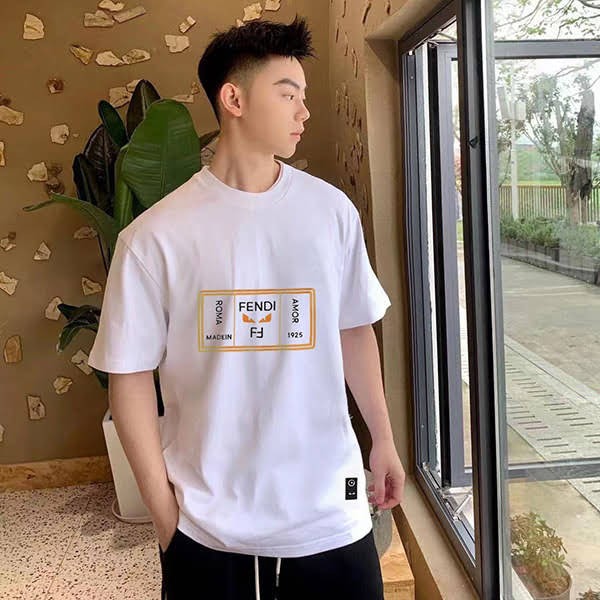 希少 フェンディ 偽物 バッグ バグズ 半袖Tシャツ few26931