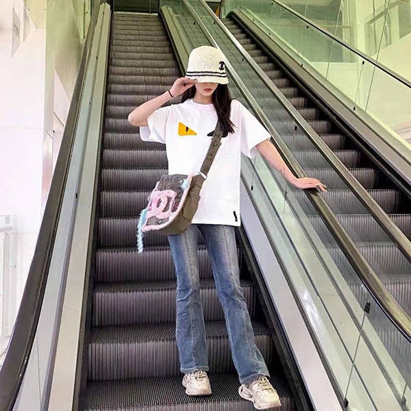 フェンディ コピー バッグ バグズ ロゴ コットン Tシャツ fes47968