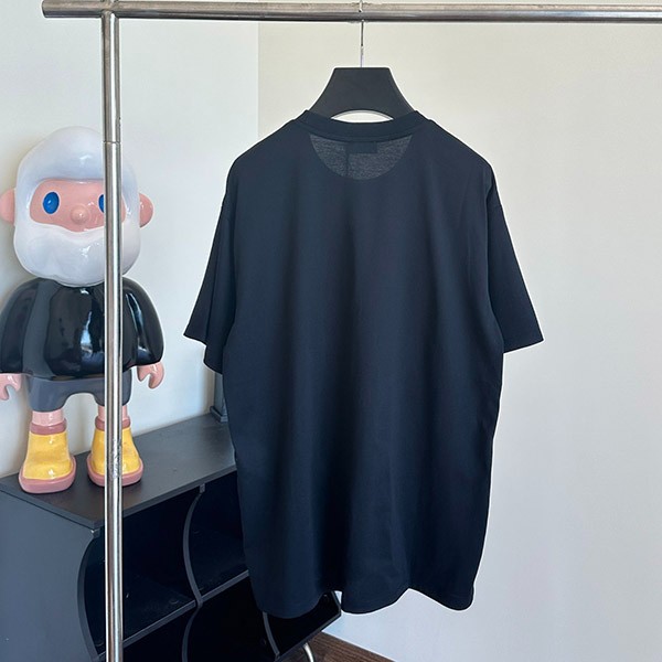 セリーヌ ルーズ Tシャツ コピー 2Y75F670Q