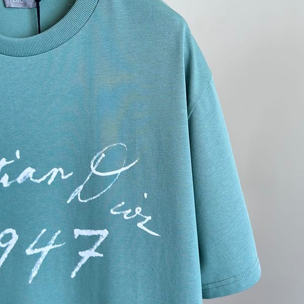 ブティック♪ディオール 手書き風 1947 ロゴtシャツ 偽物 dev52471