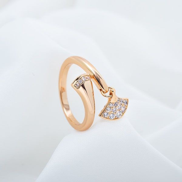 最新でオシャレ ブルガリ リング コピー ディーヴァドリーム ゴールド 18K Buc88684