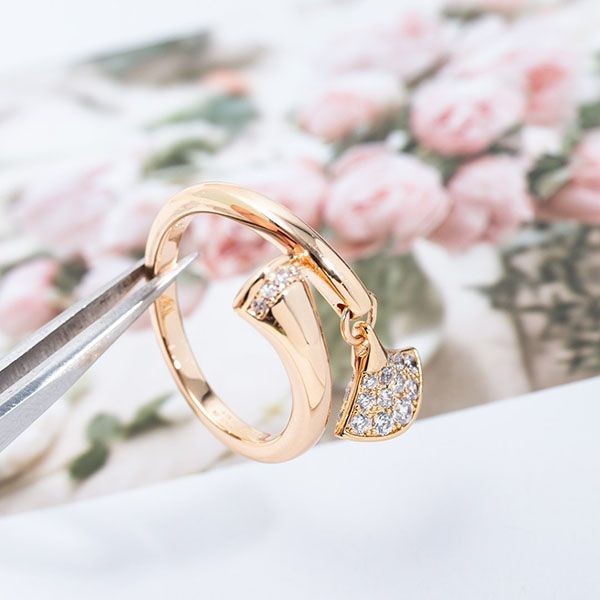 最新でオシャレ ブルガリ リング コピー ディーヴァドリーム ゴールド 18K Buc88684