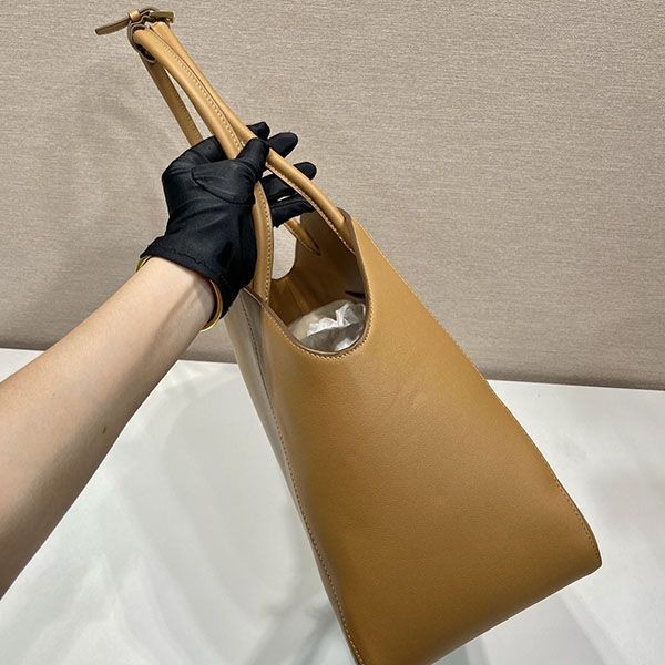 目を惹くカラー プラダ ラージ レザー トートバッグ pui21265