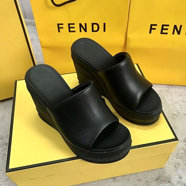 ギフトに最適 フェンディ ウェッジソール 厚底サンダル コピー シンプル fer26373